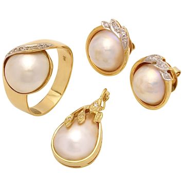 Schmuckset mit Mabe Perlen und Diamanten -Ring, Ohrstecker und Anhänger