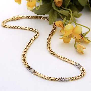 Halskette mit Diamanten